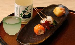 Rượu sake Jummai với cá nướng